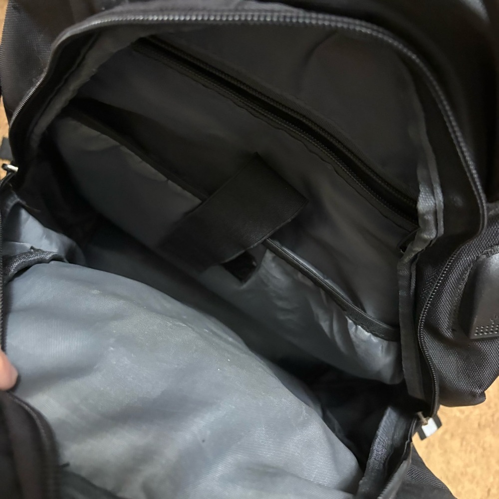 Used black backpack. - Picture 6 of 8